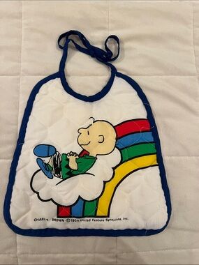 Vintage 1980s Peanuts baby bib| quilted white fabric |Charlie Brown  | Preowned